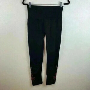 NWT French Laundry black embroidered leggings in 1X.
